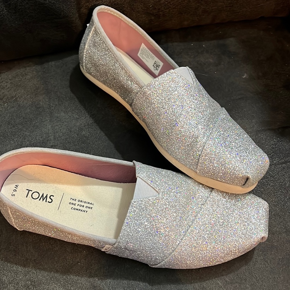 Womens Toms size 6.5